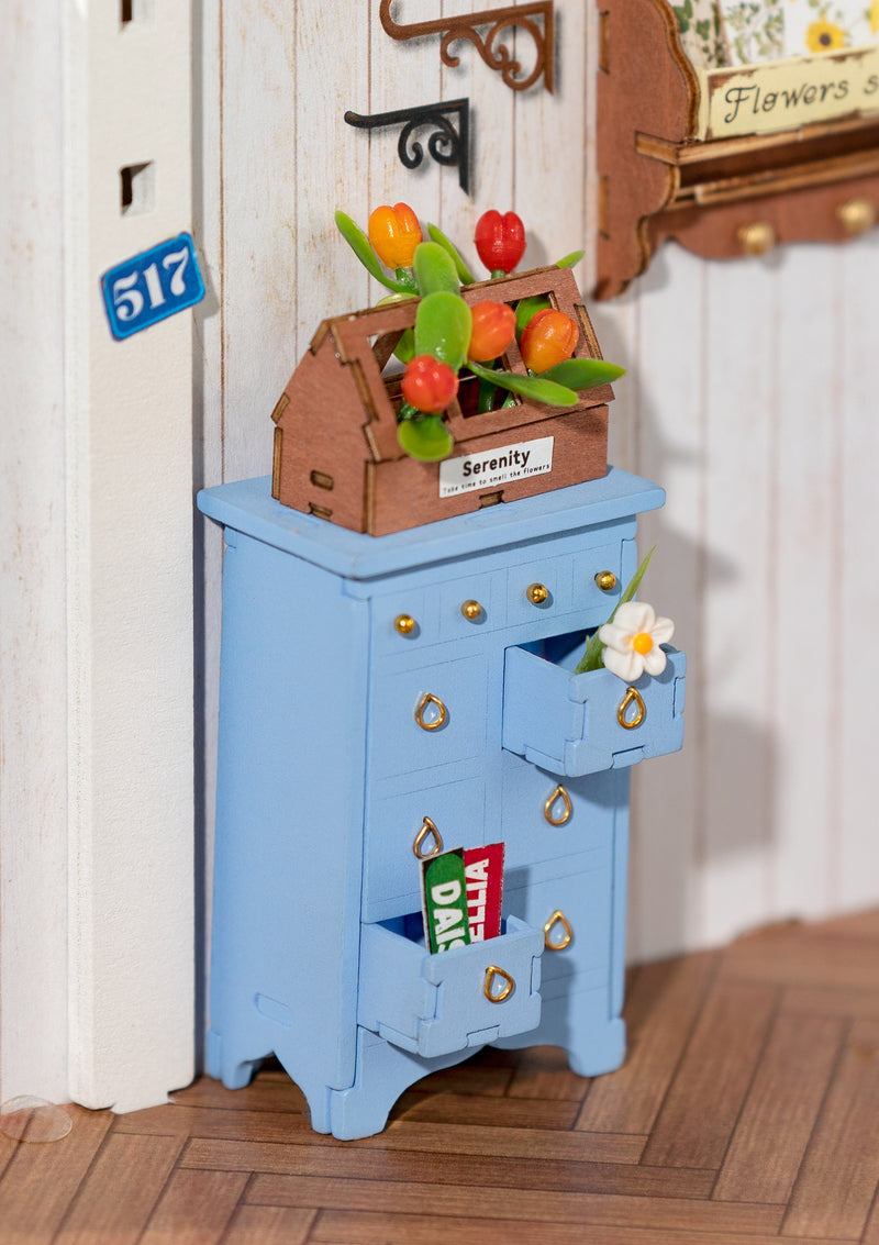 Rolife - DG163 Dreamy Garden House - DIY Dollhouse Kit - Medium Level